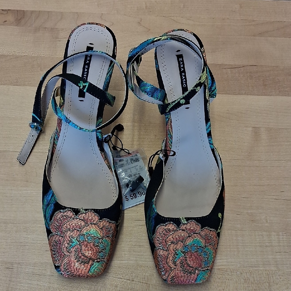 Zara Women's Floral Embroidered Heels - Black and Pink
